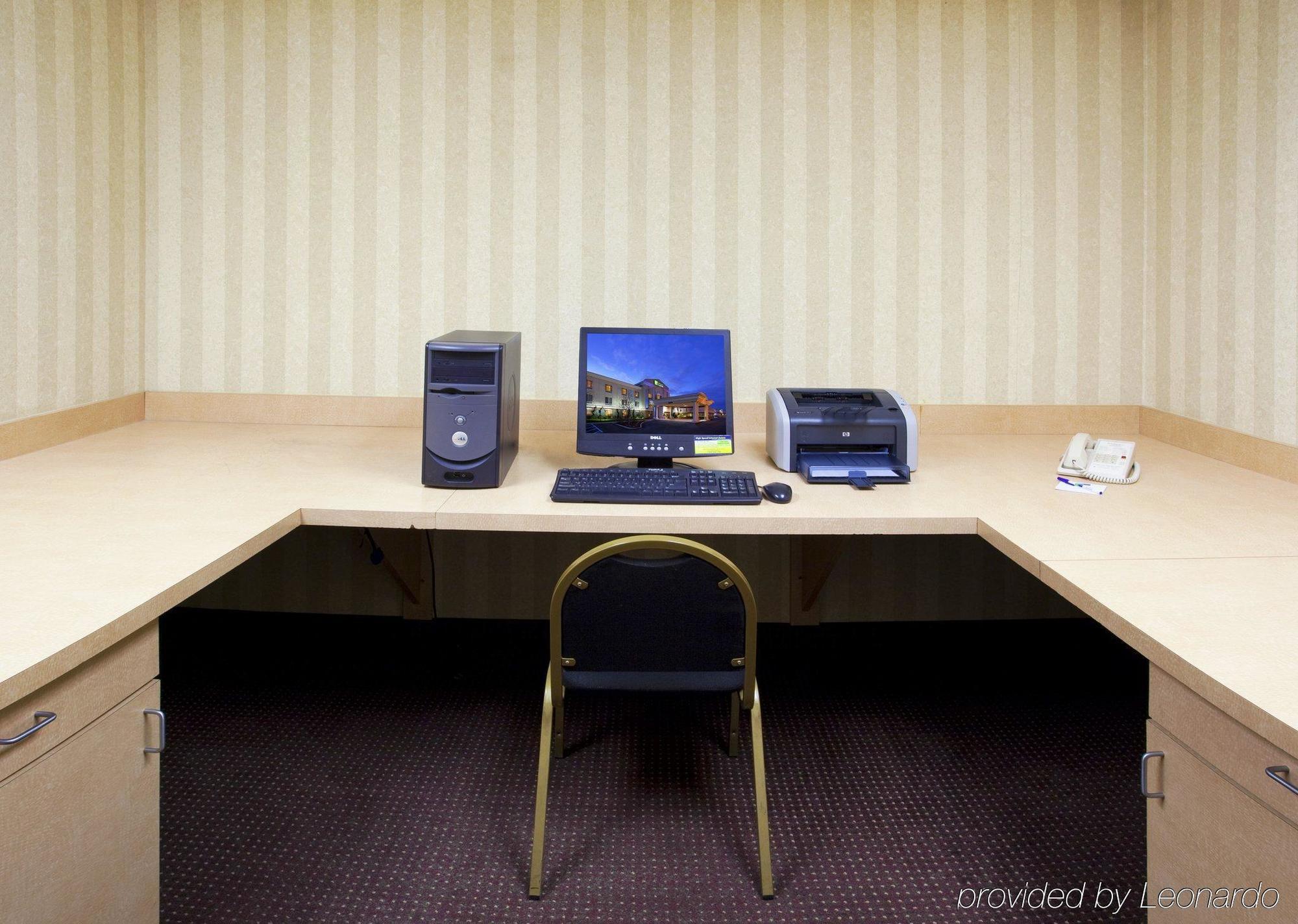 Holiday Inn Express Toledo-Oregon By Ihg Зручності фото